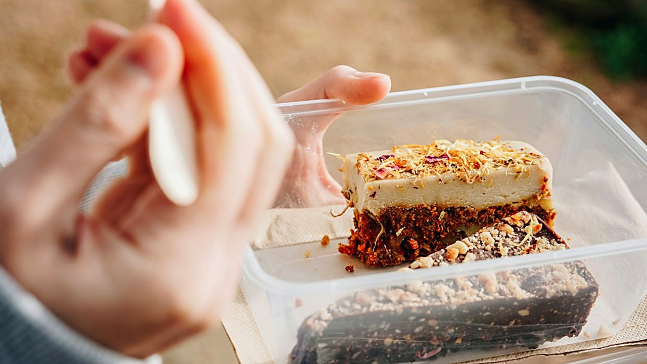Galletas, pudín de chía, mug cake y más: 5 postres keto sin azúcar con cantidades, cuánto duran fuera del refri y cómo…