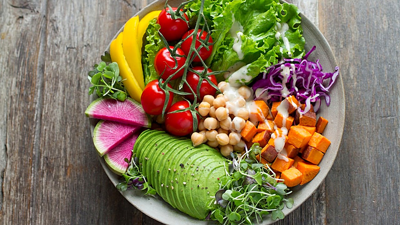 Descubre cómo combinar el ayuno intermitente 16/8 con una dieta vegana de forma segura y efectiva. Consejos prácticos…