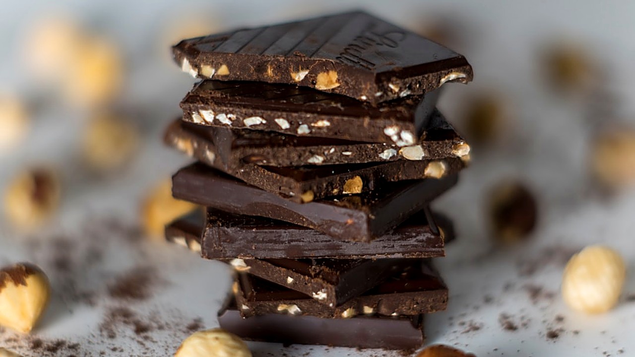 Aprende a preparar brownies keto sin harina en casa con solo 4 ingredientes. Receta fácil, rápida y sin complicaciones…