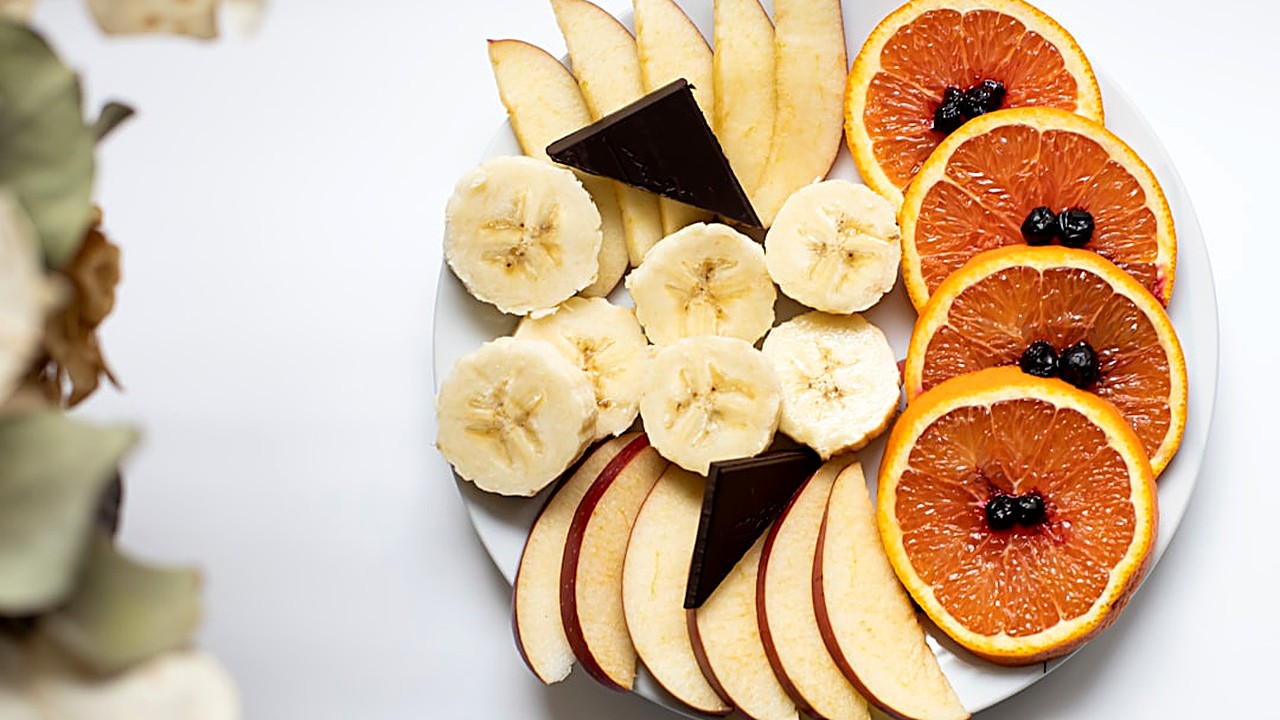 Descubre si una fruta rompe la cetosis. Analizamos carbohidratos netos, impacto en glucosa y estrategias para disfrutar…