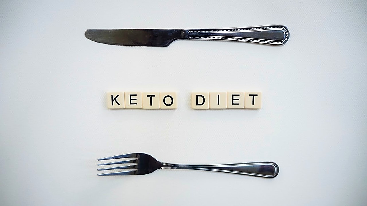 Aprende a iniciar la dieta keto sin mareos, fatiga ni malestar. Guía práctica con tips reales para mantener energía…