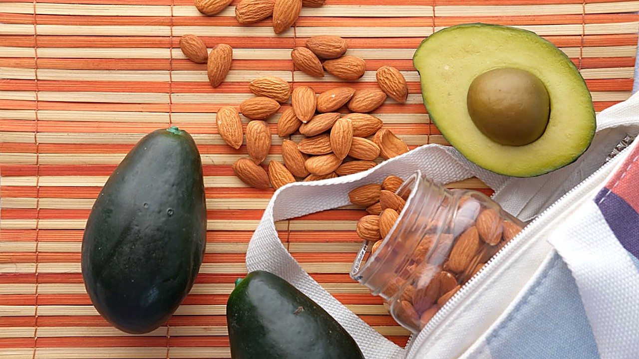 Guía práctica para comer keto en viajes internacionales sin perder el rumbo. Tips, menús y soluciones reales…