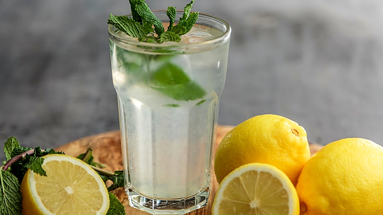 Descubre las bebidas permitidas en ayuno intermitente, sus efectos y cómo elegir la mejor opción para mantenerte…