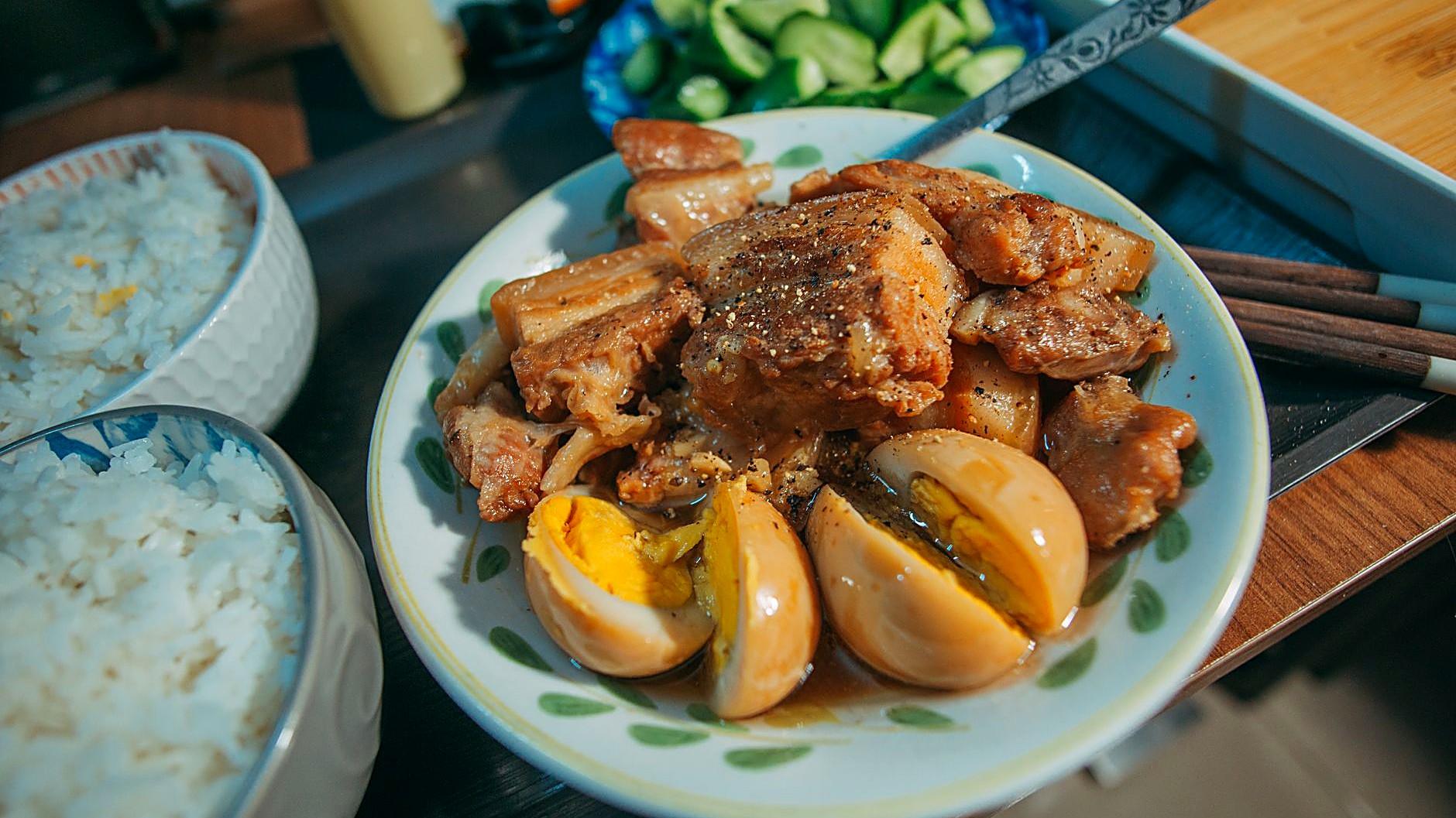 Receta de adobo casero con medidas para 1 kilo de pollo, el paso que quita la acidez del vinagre y cómo arreglarlo si…