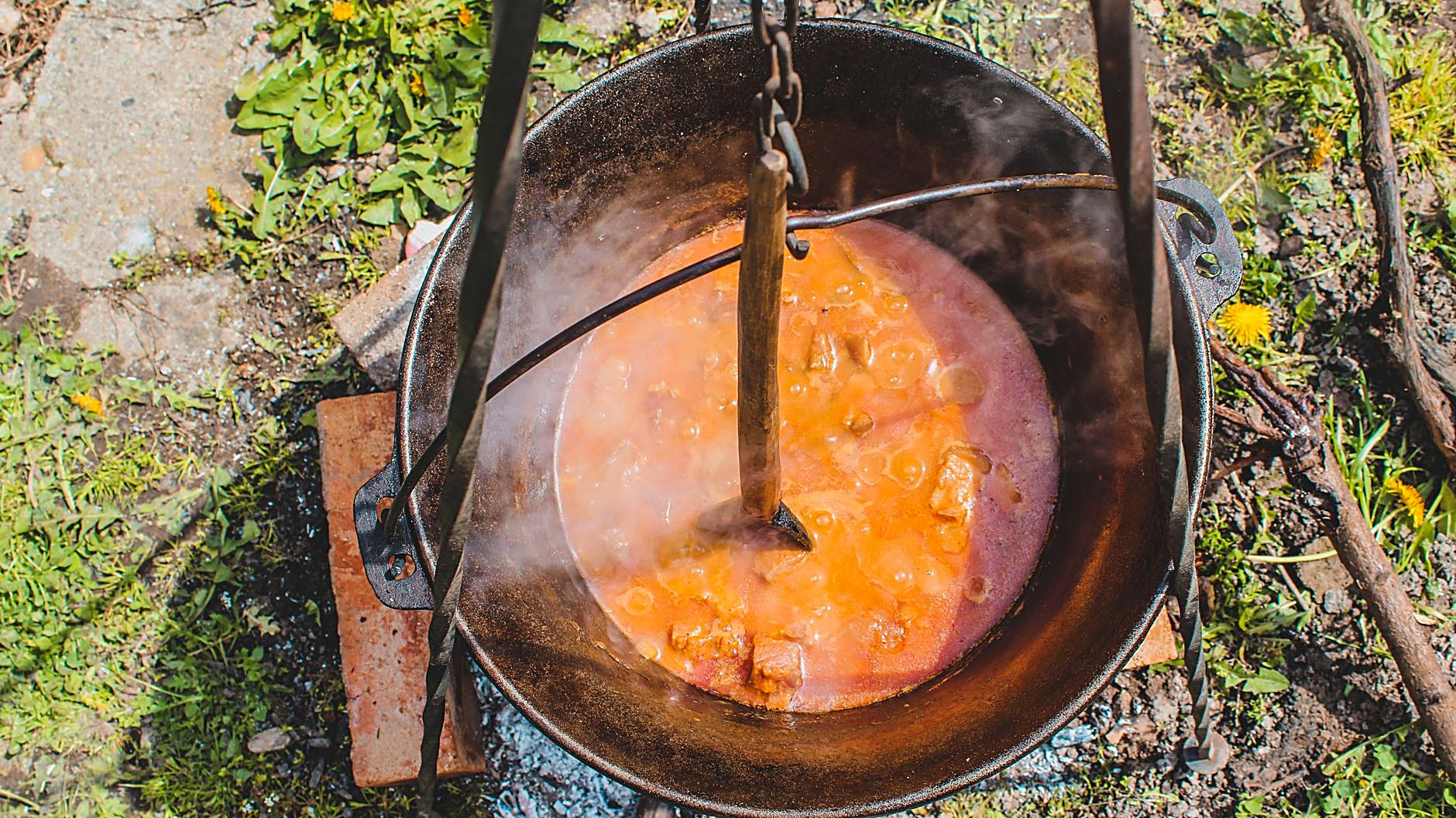 Aprende a hacer carnitas estilo Michoacán en casa. Secreto para corteza crujiente y carne jugosa. Receta fácil con…