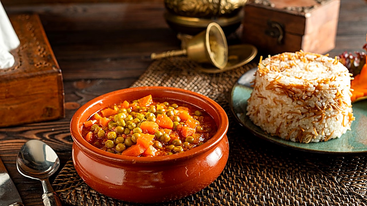 Descubre paso a paso la receta tradicional de cazuela de frijoles negros oaxaqueña, con consejos de una cocinera…