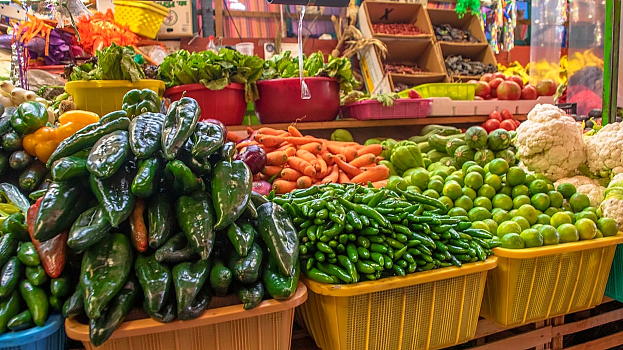 Descubre paso a paso cómo usar verduras de temporada para crear recetas mexicanas tradicionales, con técnicas, ejemplos…