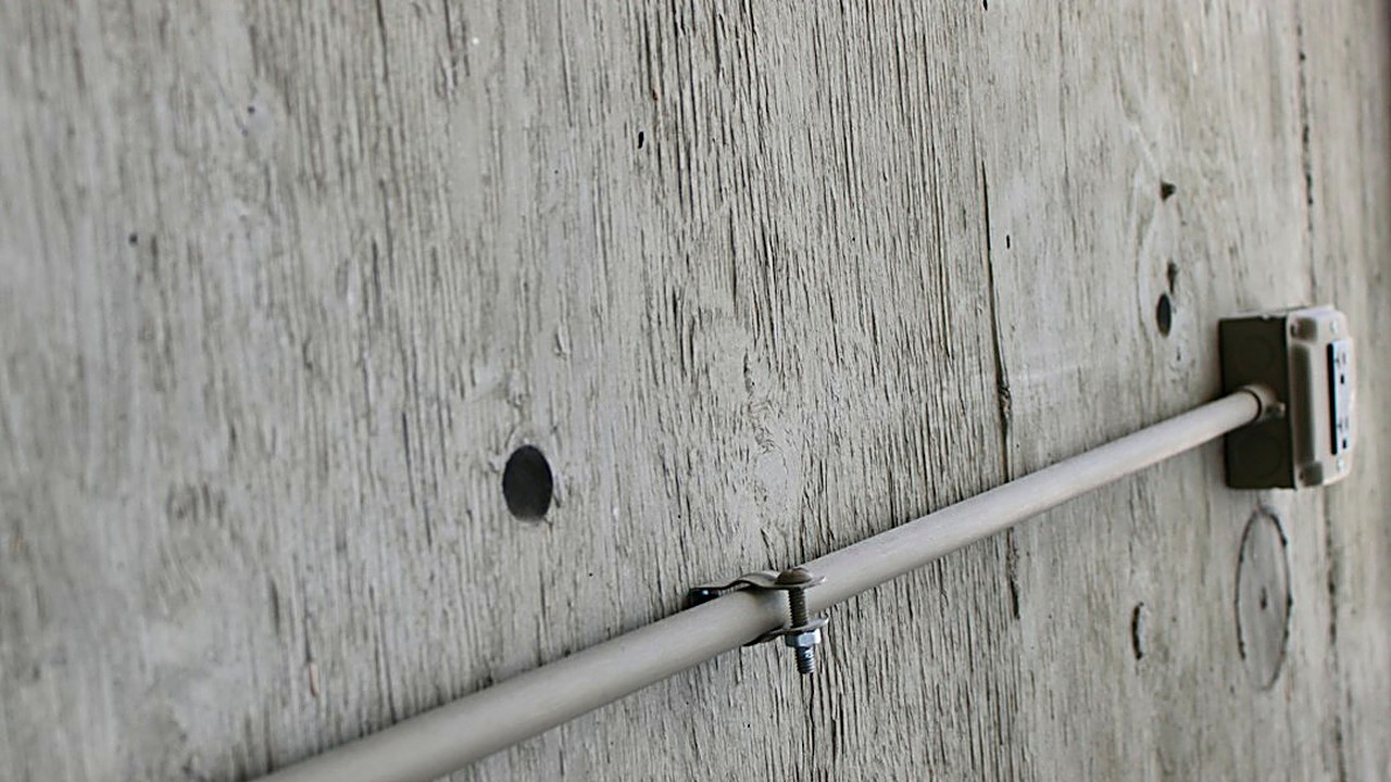 Descubre 5 métodos seguros para colgar cuadros sin dañar la pared. Guía práctica con pasos, precios y trucos…