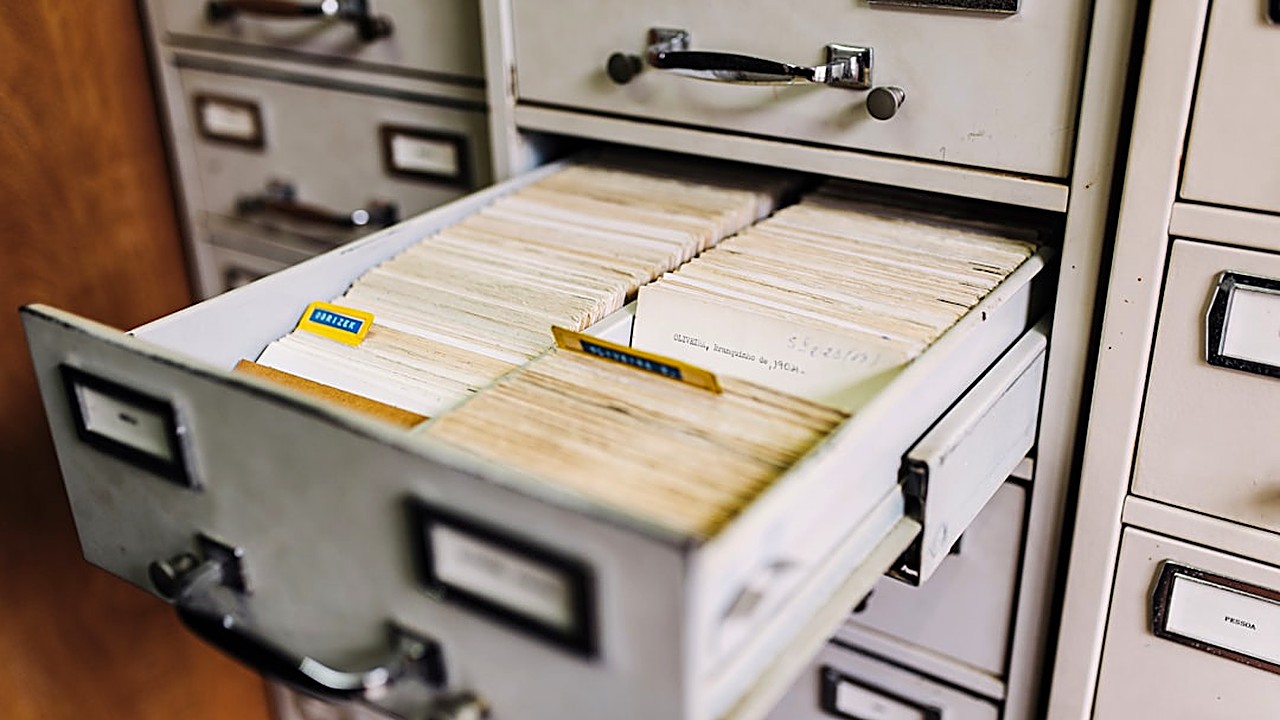 Aprende a organizar tus documentos digitales en departamentos pequeños usando herramientas simples, rutinas efectivas…