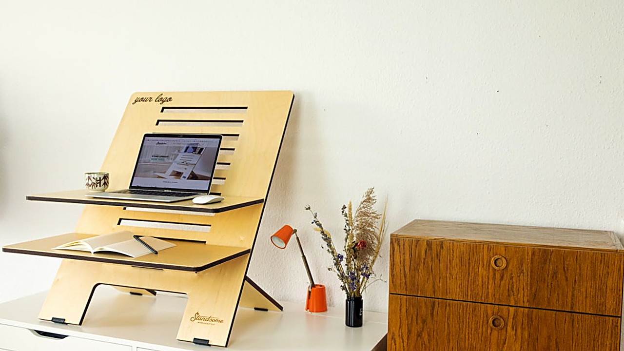 Descubre paso a paso cómo crear un sistema de organización personalizado para espacios de trabajo reducidos, con…