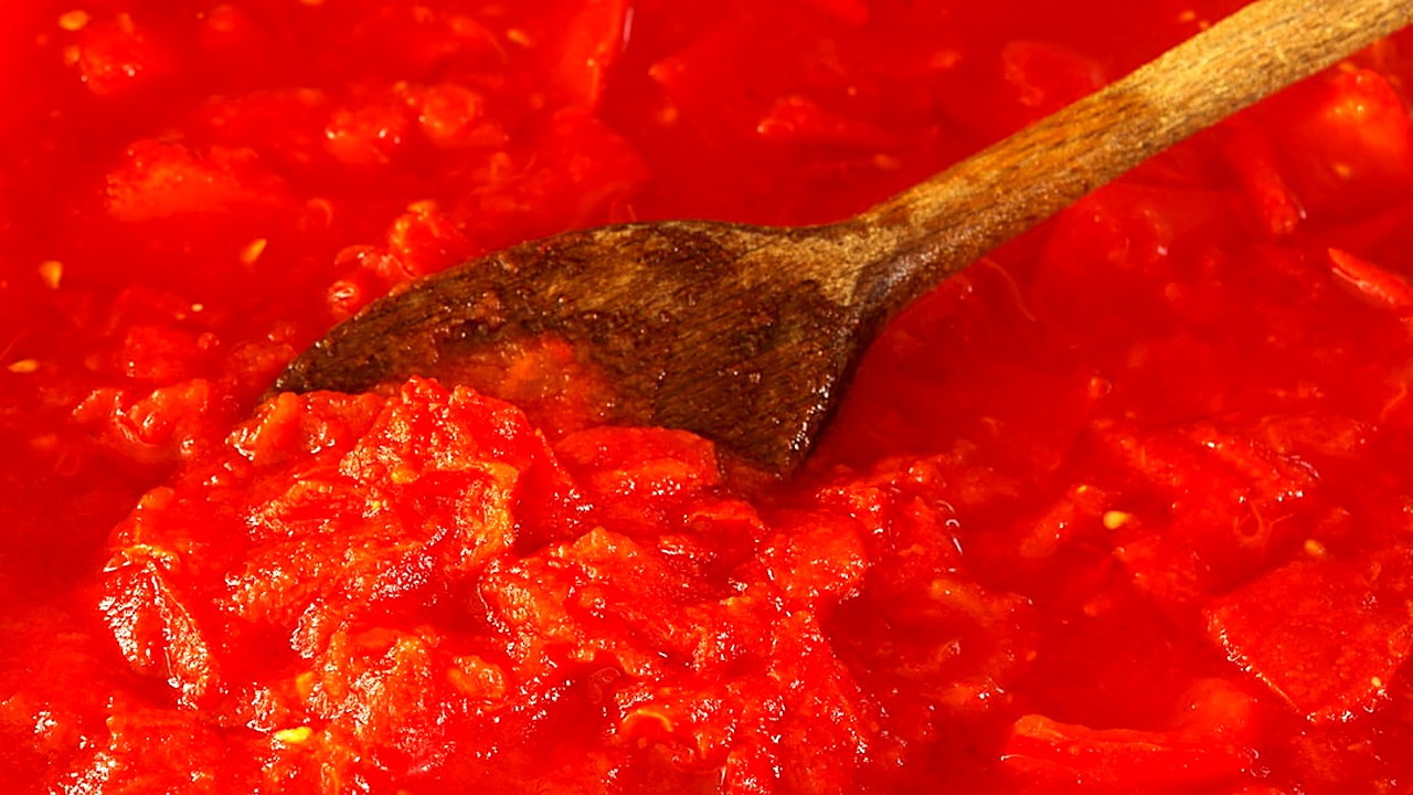 Aprende paso a paso a hacer una salsa roja para enchiladas sin semillas ni piel, con trucos caseros y consejos…