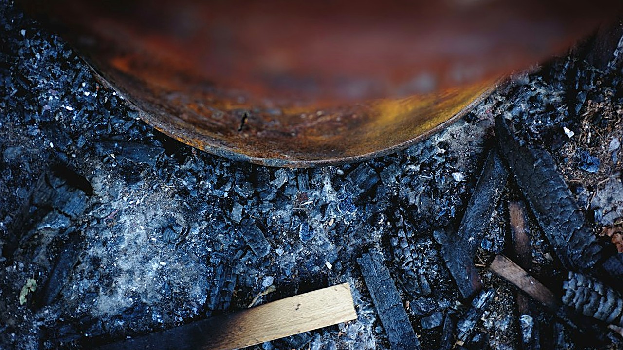 Fuego bajo, olla de fondo grueso y remover bien: los 9 trucos para que tu guiso, mole o frijoles no se peguen, y qué…