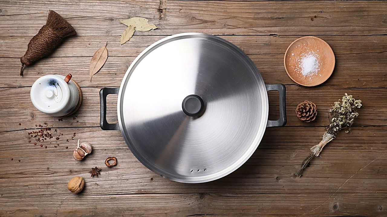 Tu guiso queda soso o se pega en la olla de acero? Aprende a calentar bien, sellar la carne, aprovechar los pegaditos…