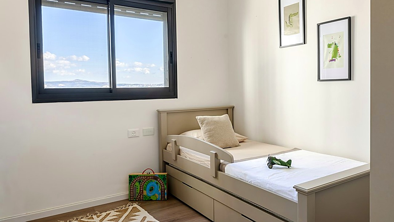Descubre 5 muebles multifuncionales que ahorran espacio y amplían visualmente tu dormitorio pequeño. Consejos claros…