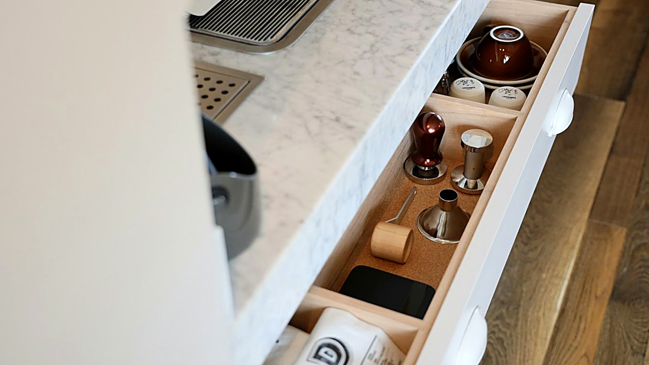 Aprende a crear divisores de cocina con cajas de cartón en 15 minutos. Ahorra dinero, reduce basura y logra un orden…