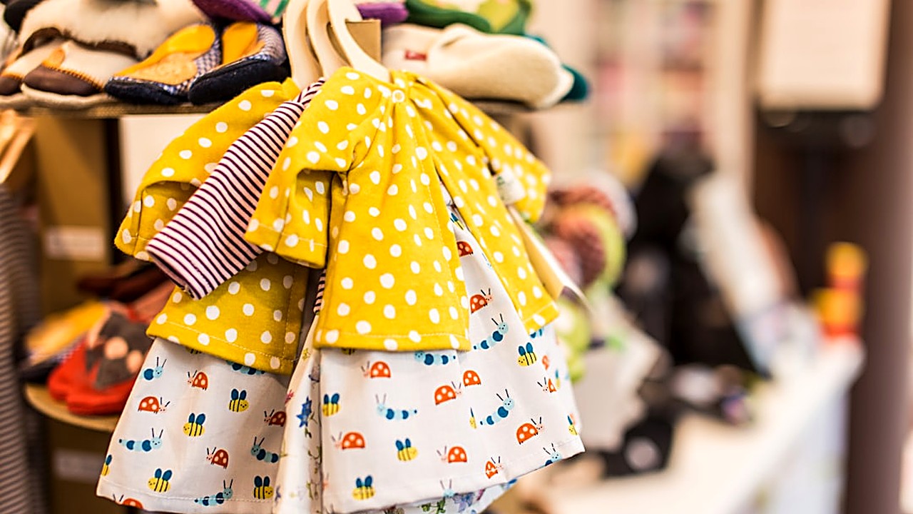 Aprende paso a paso a aplicar el método KonMari en el armario de tus hijos, reduciendo el caos y fomentando la alegría…