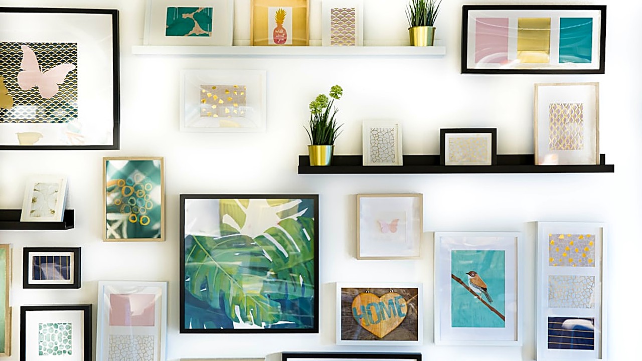 Descubre cómo crear una pared de galería económica en pisos pequeños