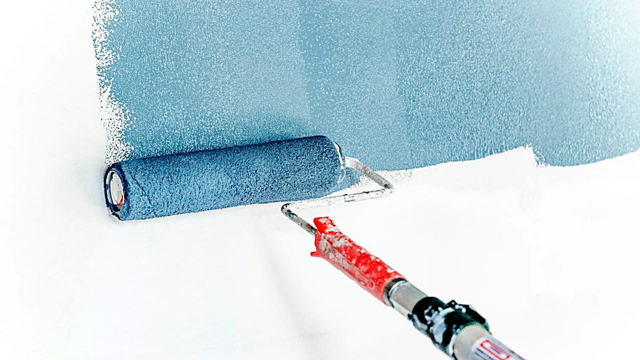 ¿Te salen burbujas al pintar una pared con textura? Aprende a limpiar, sellar, elegir rodillo y aplicar capas finas…