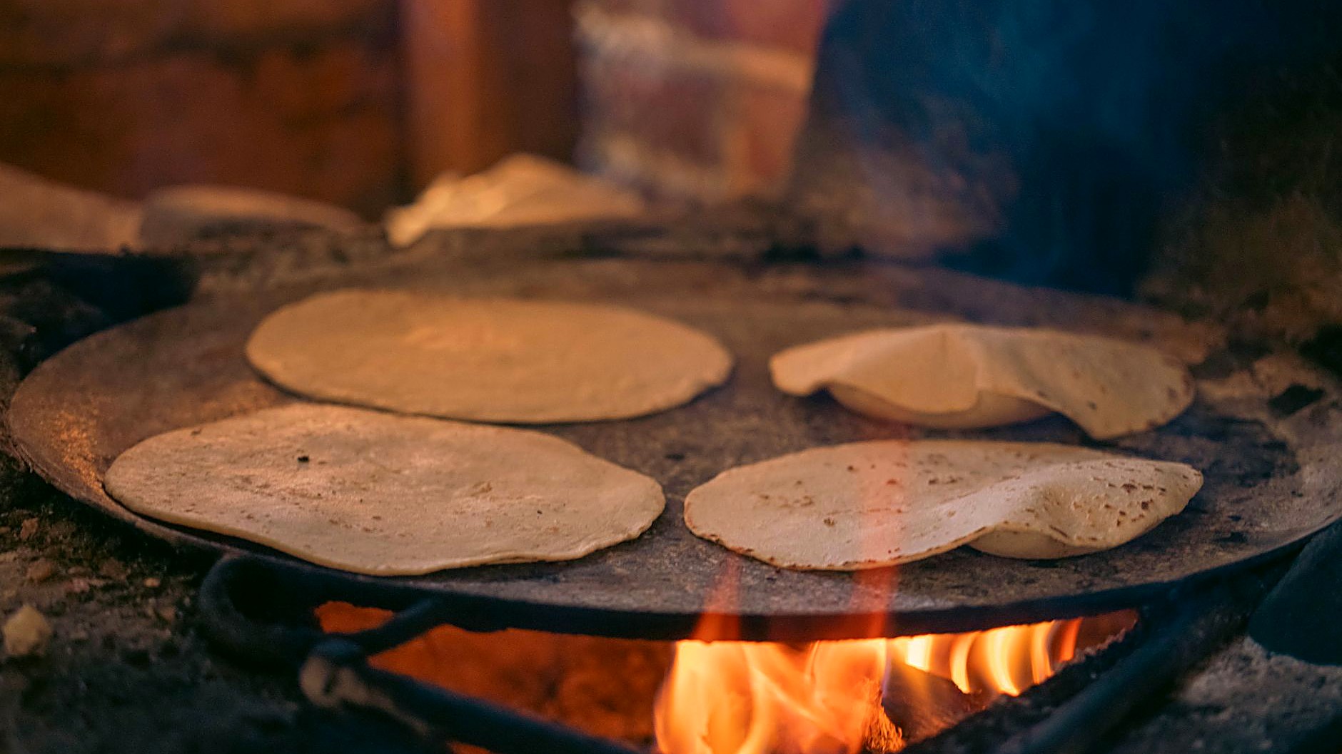 Aprende a preparar sopes tradicionales en casa con esta guía detallada: masa, fritura, toppings y trucos para lograr…