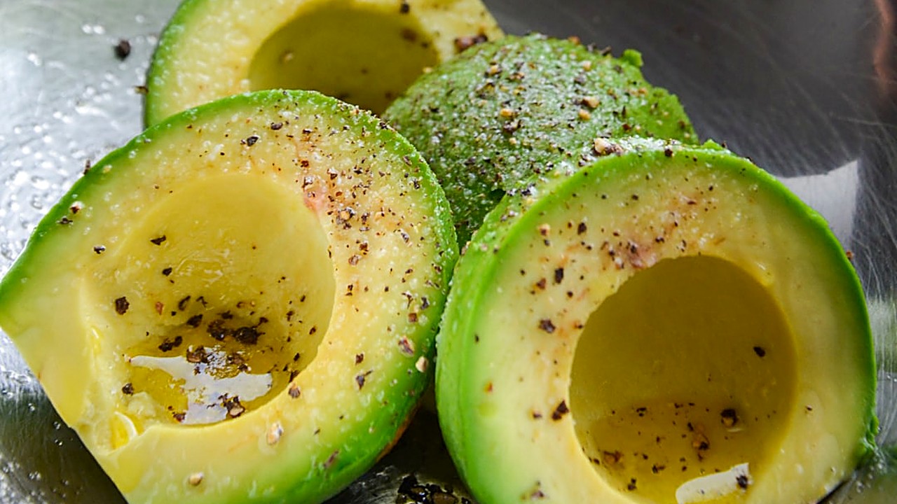 Aprende a preparar salsas de aguacate caseras con ingredientes básicos. Recetas tradicionales y variaciones modernas…
