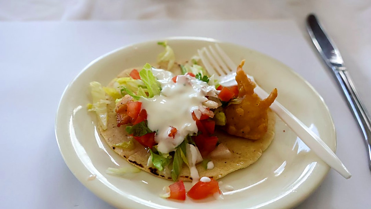 Aprende paso a paso a preparar tacos de pescado al estilo Baja con una salsa ligera y fácil, ideal para cualquier…