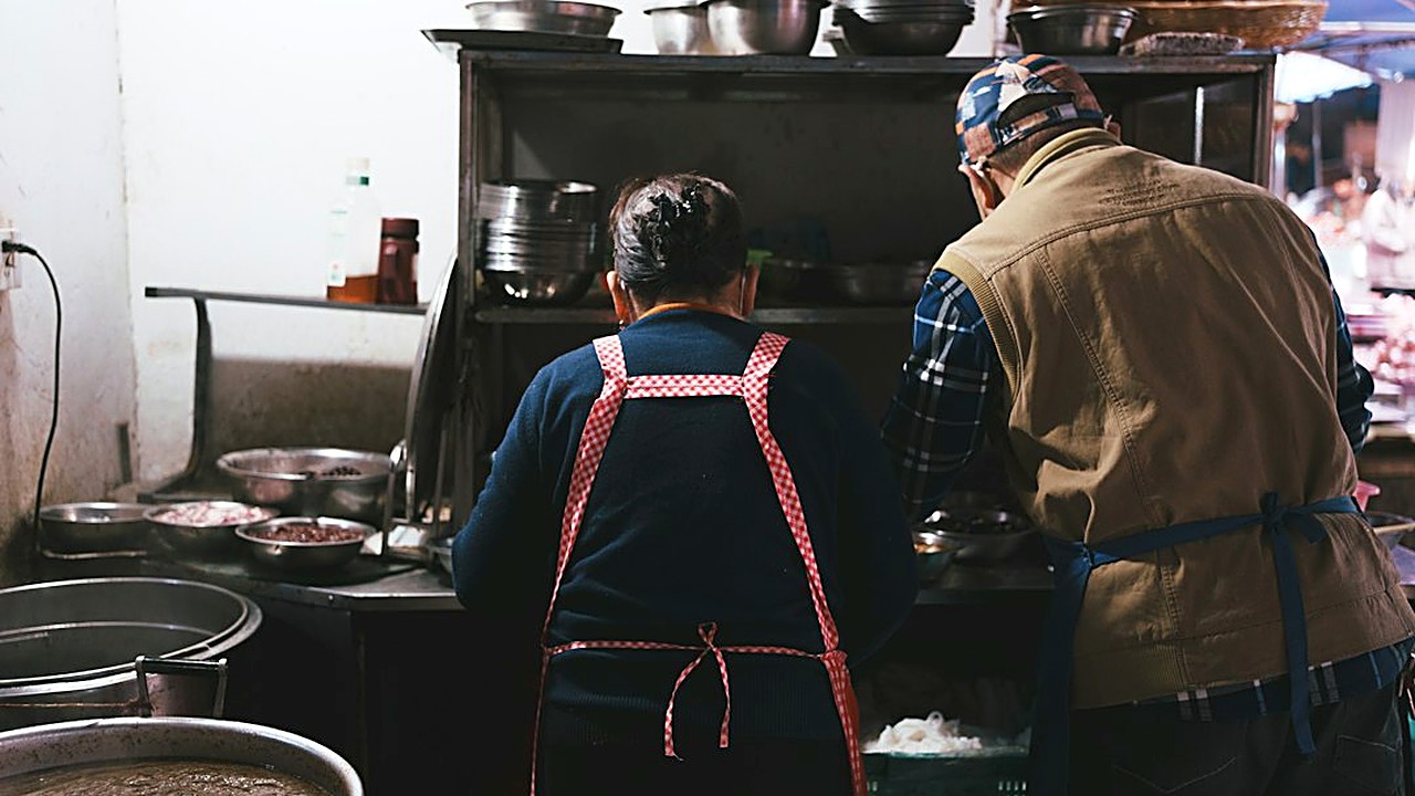 Descubre si la cocina tradicional ahorra dinero. Comparativa de costos, tiempo y salud frente a la comida rápida. Guía…