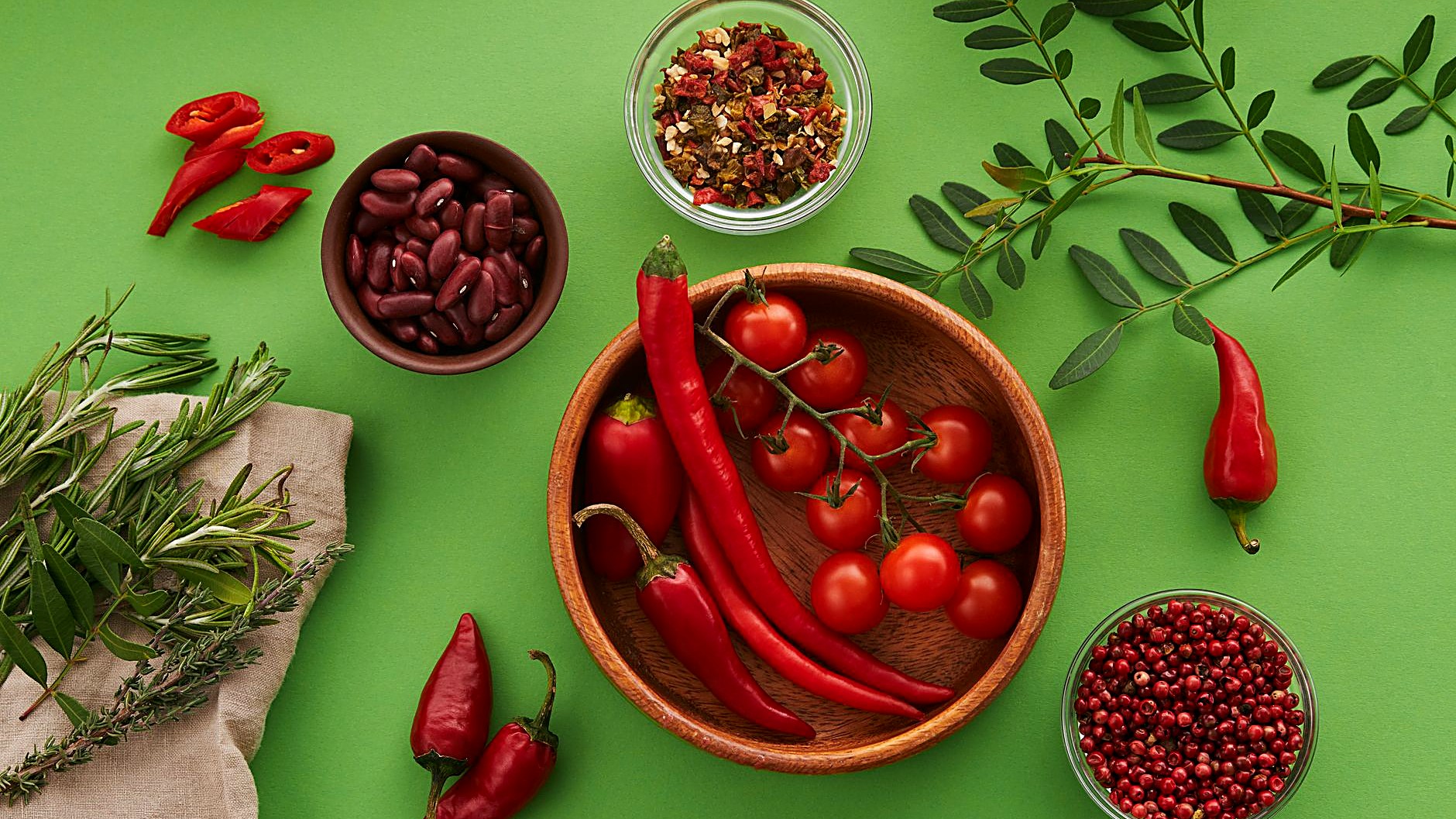 Descubre qué vinos maridan con comida mexicana picante. Evita el error del tinto seco y aprende a elegir el alcohol…