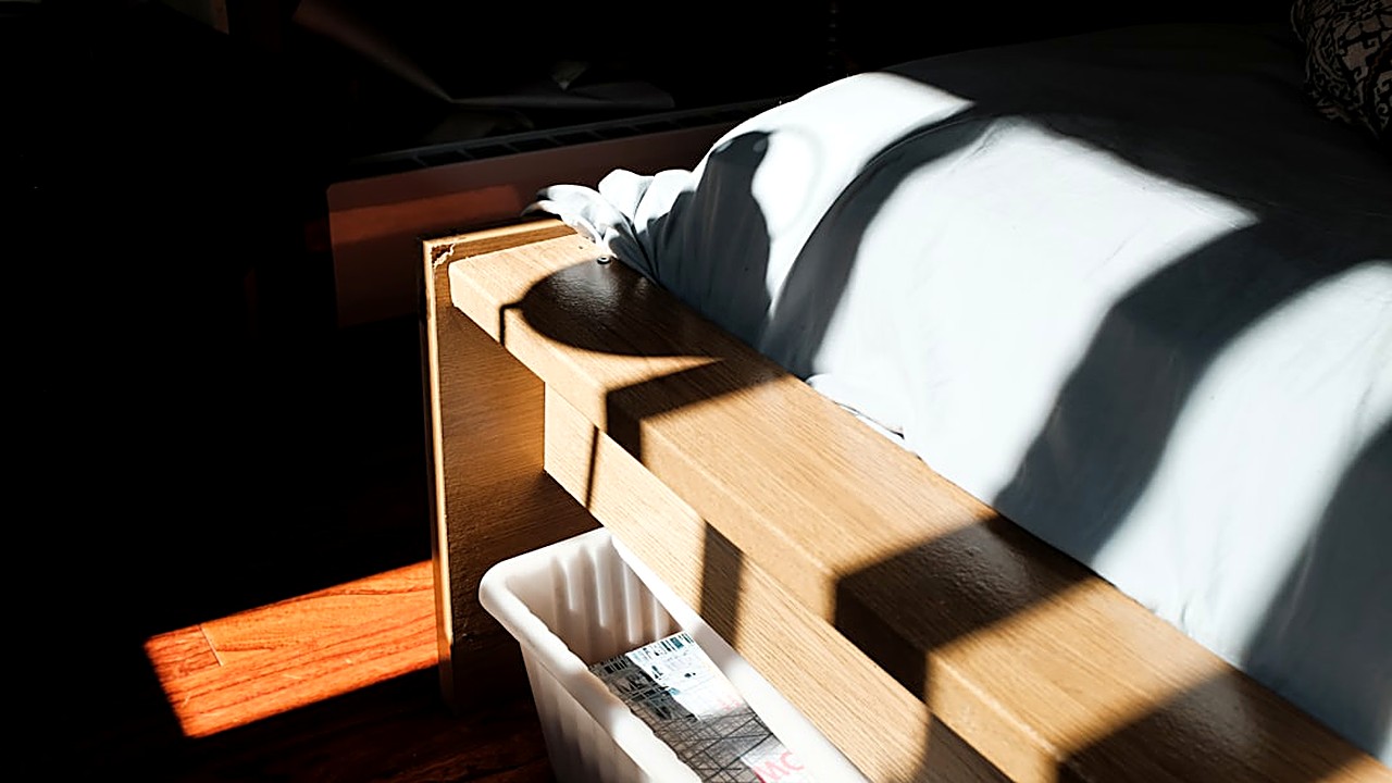 Aprende a aprovechar el espacio bajo la cama con ideas económicas, materiales fáciles de conseguir y trucos…