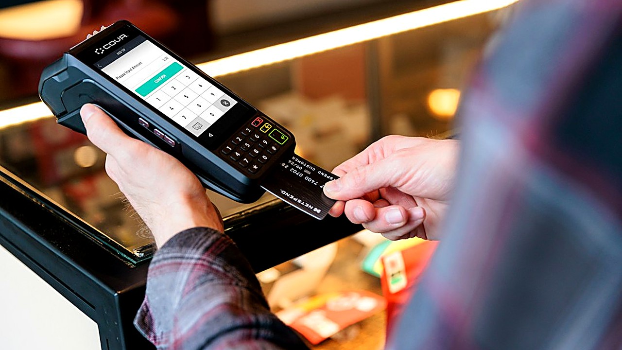Stop ruining your credit score with these 5 common mistakes. Learn how to pay off debt, fix credit card debt, and boost…
