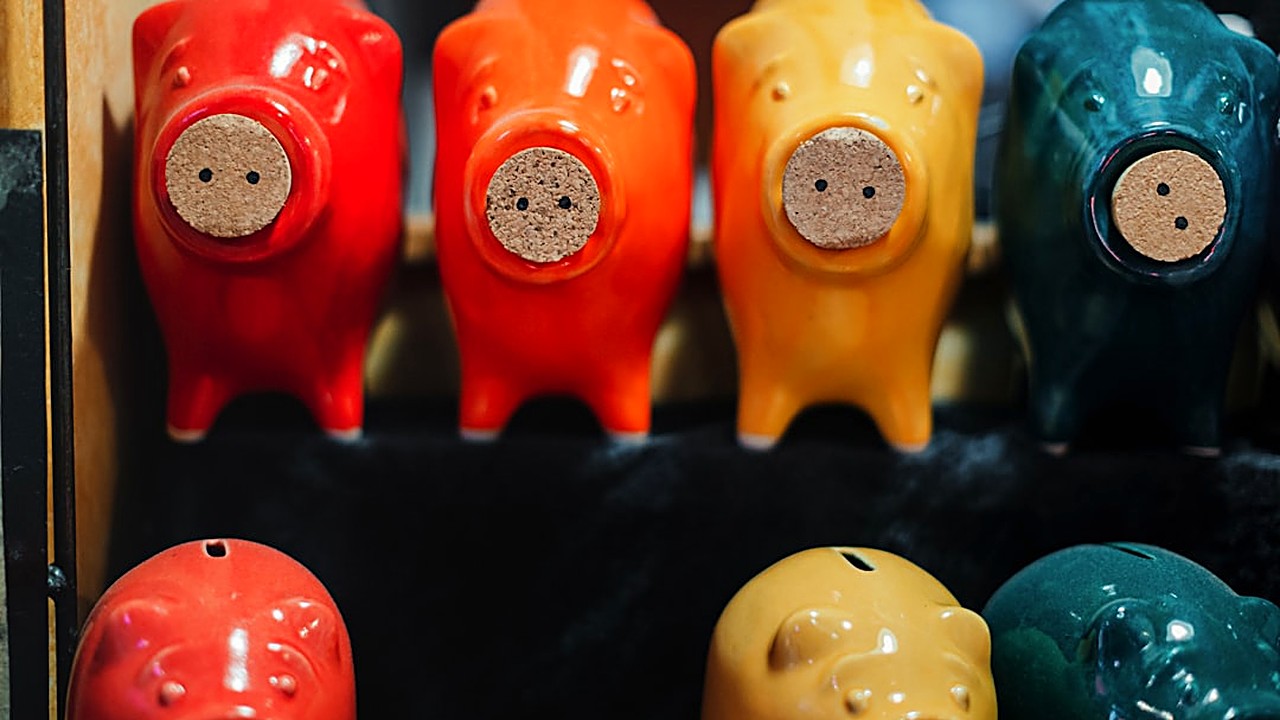 Learn step‑by‑step how low‑income families can set up automatic savings, choose the right tools, and stay flexible…