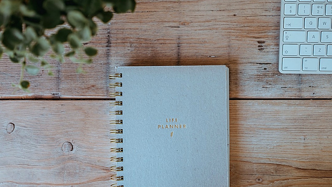 Learn practical ways to plan your wedding on a tight budget while paying off student loans. Save money without…