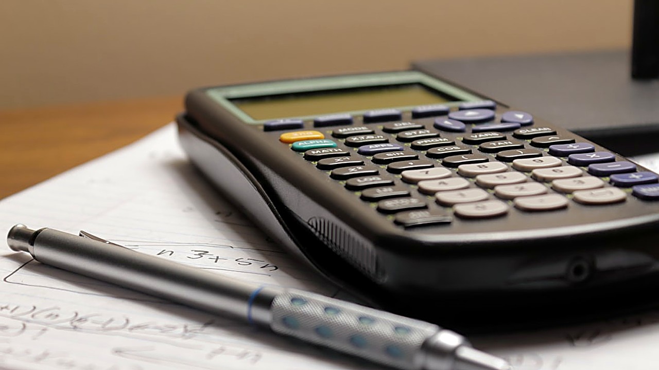 Learn how to budget for your side hustle income effectively, track expenses, and manage estimated taxes to avoid…