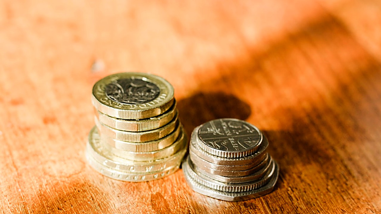 Learn step‑by‑step how to pick an index fund for a Roth IRA, covering fees, diversification, fund families,…