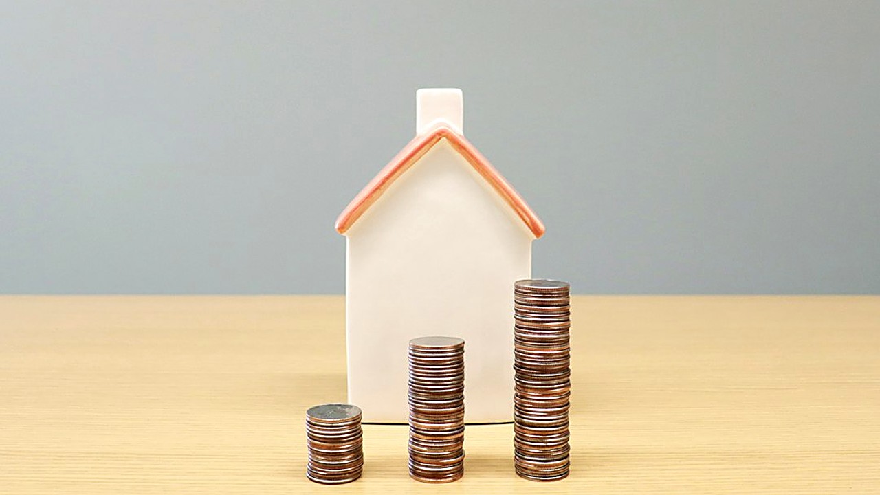 Paying off credit cards and saving for a house at once? Use this step-by-step split, a sample monthly budget,…