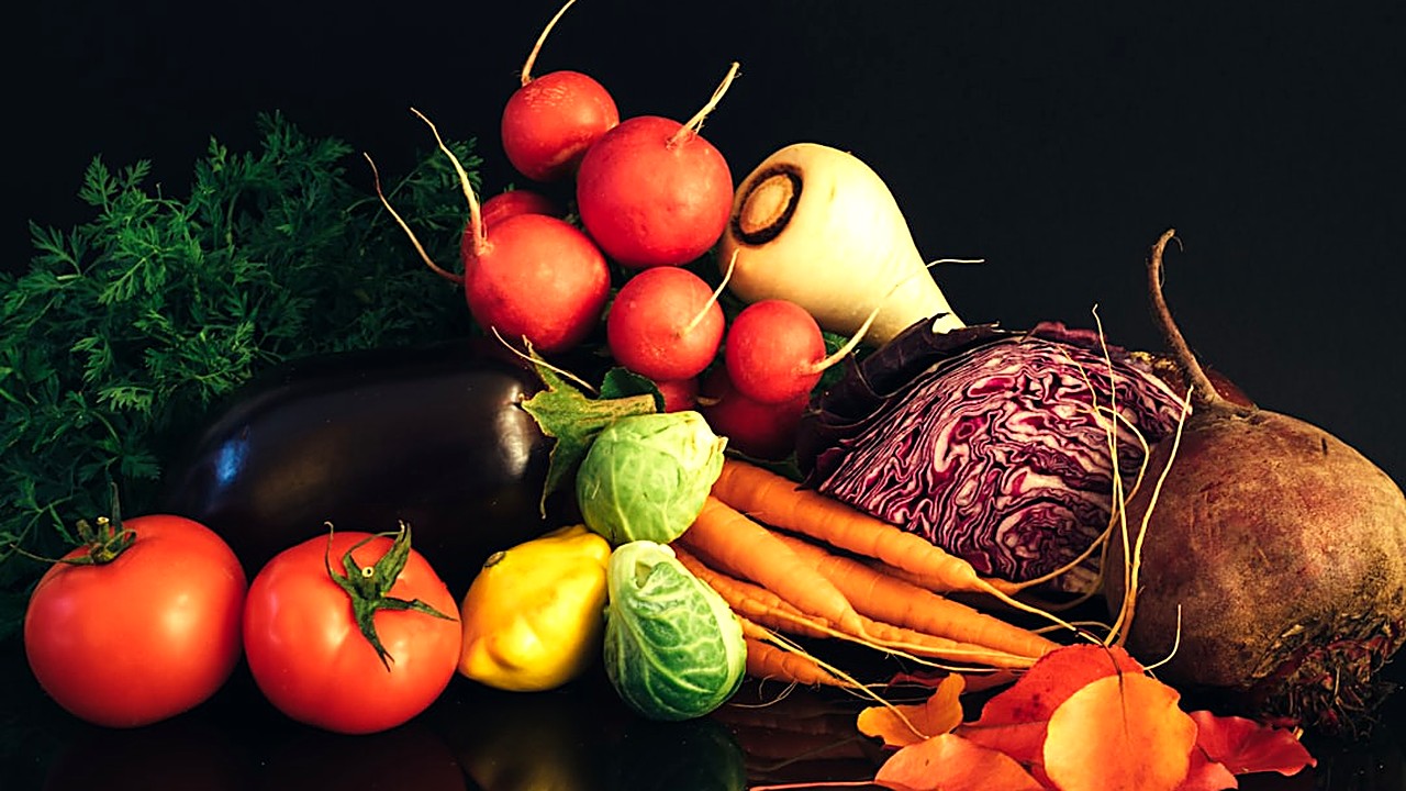 Learn practical ways to reduce your grocery bill without switching to store-brand only. Save money while keeping…