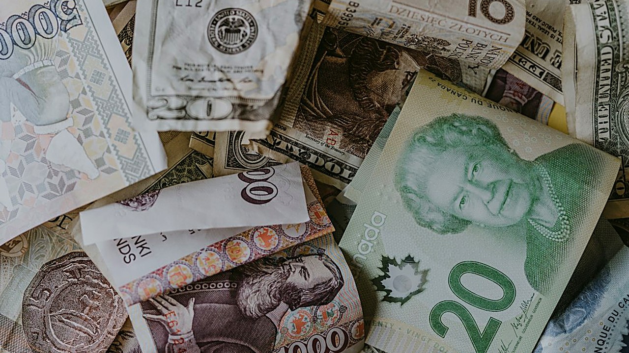 Living paycheck to paycheck? Build your first $500 emergency fund on minimum wage with $20 a week, automatic transfers…