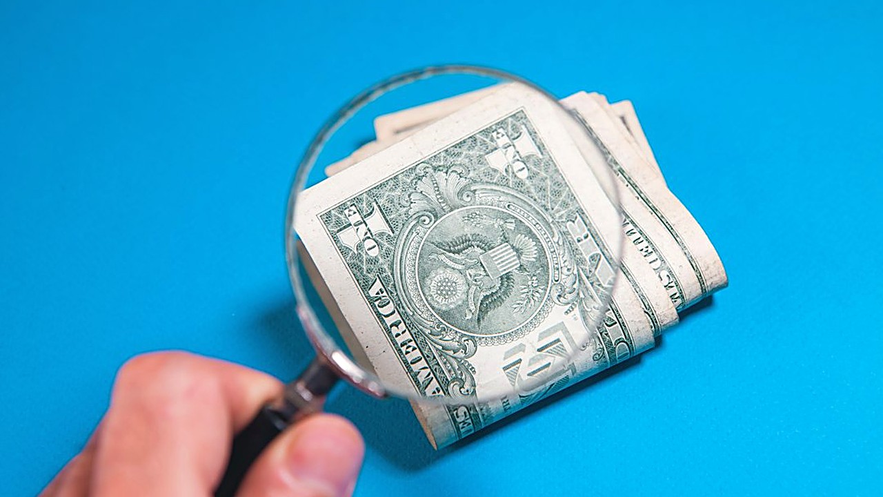 A 7-step bank statement audit to catch forgotten subscriptions, rolled-over free trials, and app store charges, with…