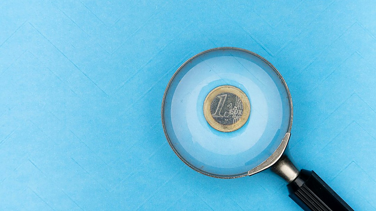 A 30-minute audit to spot forgotten subscriptions: search words that reveal hidden charges, a yearly-cost table,…