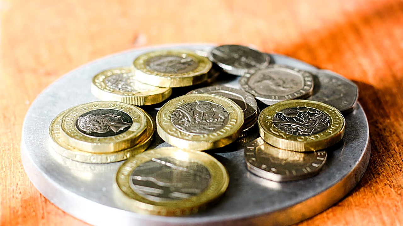 Learn practical steps to budget when your freelance income varies. From cash‑flow buckets to quarterly reviews, create…