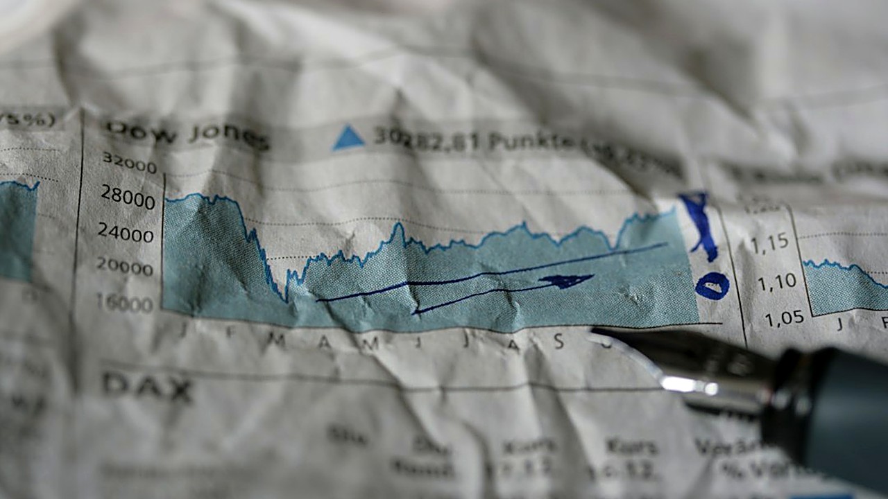 Yes, you can hold index funds in a Roth IRA. See how the account and the fund fit together, the steps to buy…