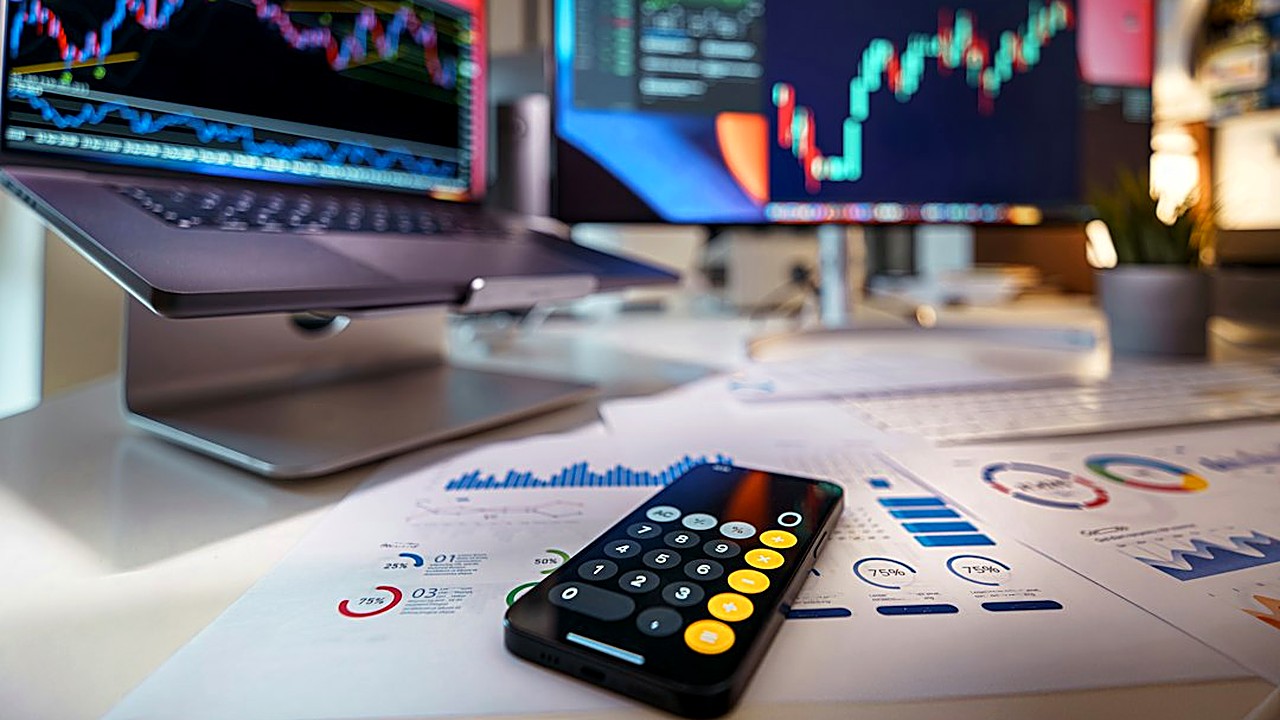 A plain-English plan to invest $500 a month in index funds: pick the account, choose one or two funds, automate it,…