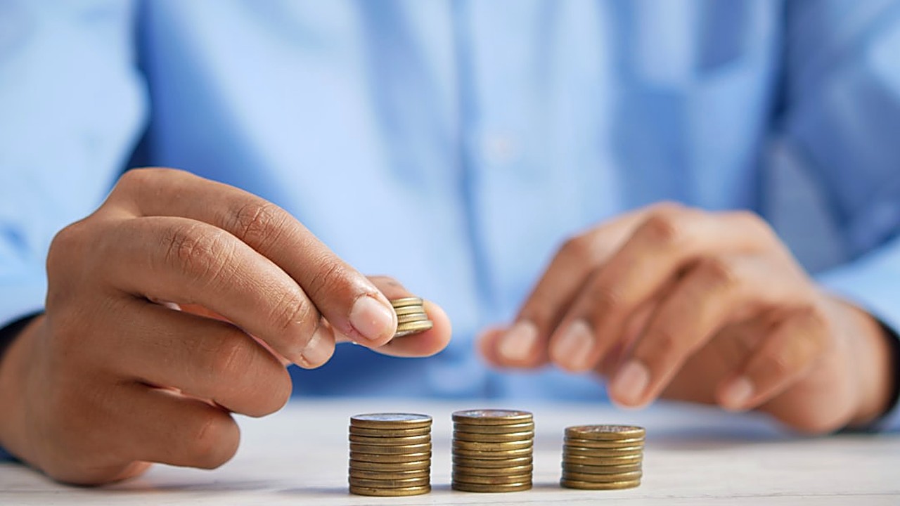 Learn how to select the ideal money market account for your emergency fund. Understand rates, fees, liquidity, and FDIC…