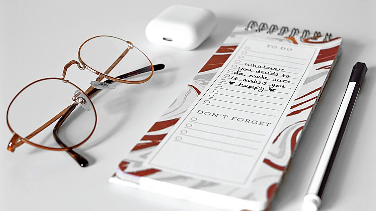 Start with real take-home pay, then bills, leaks and savings. This 10-point monthly budget checklist shows what…