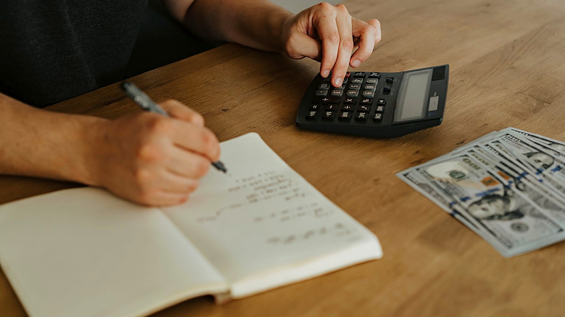 Expert tips on managing household expenses for dual-income families