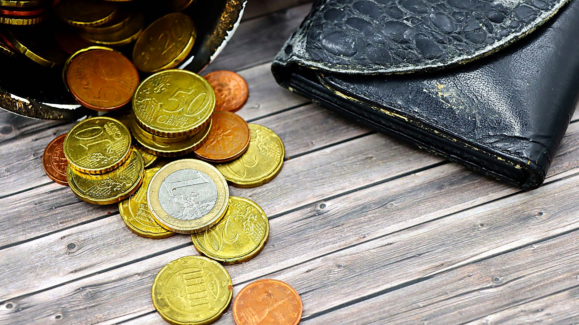 Pay down credit cards the safe way: protect payment history, lower utilization, pick avalanche or snowball, and avoid…