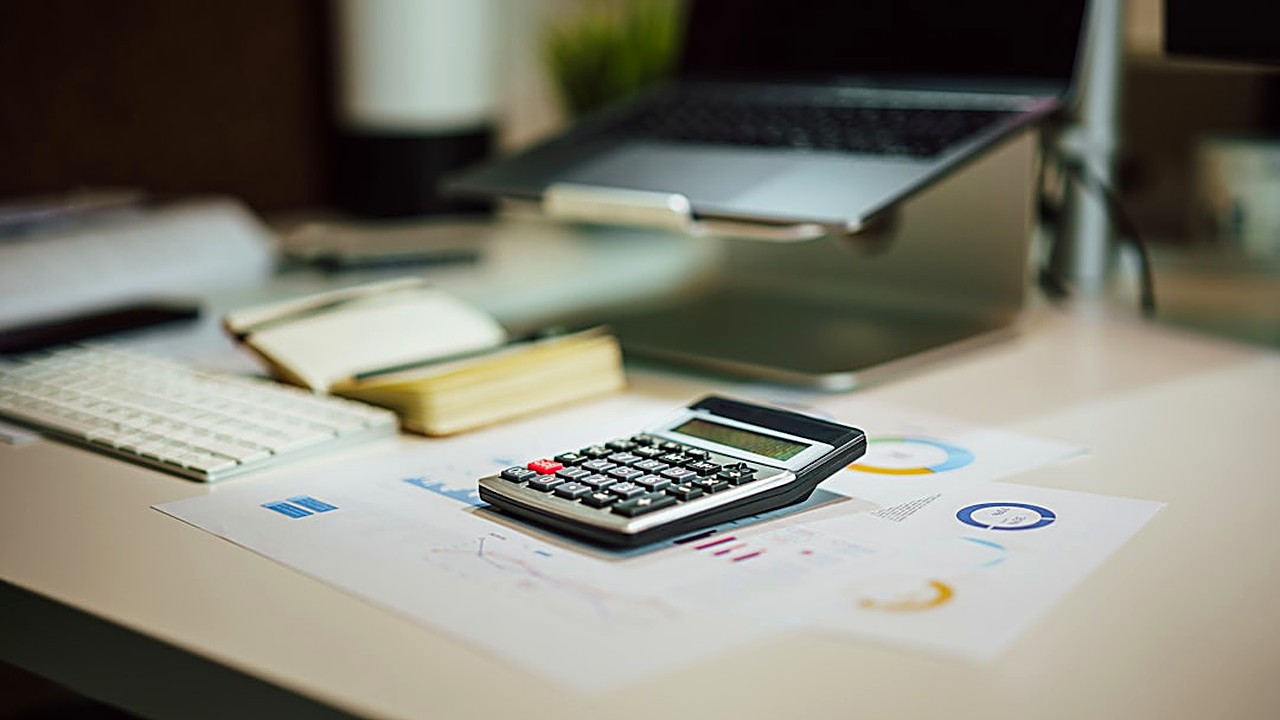 Learn how to save money on taxes as a self-employed freelancer