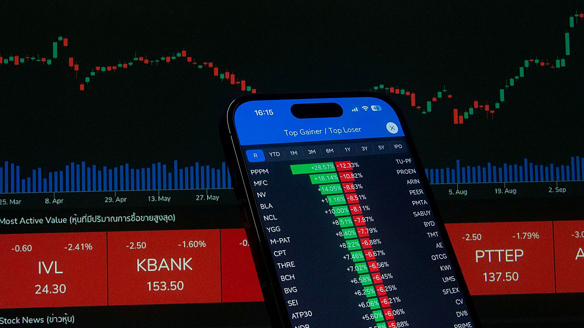 Explore the pros and cons of savings accounts, money market funds, and short-term bonds for your emergency fund. Learn…