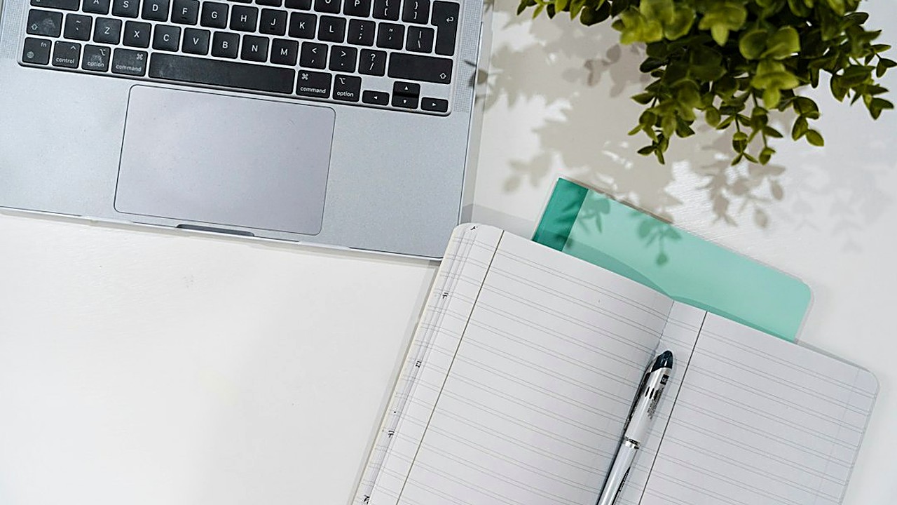Nine resume mistakes that quietly cost interviews, each with a before-and-after example and a fix you can apply to your…
