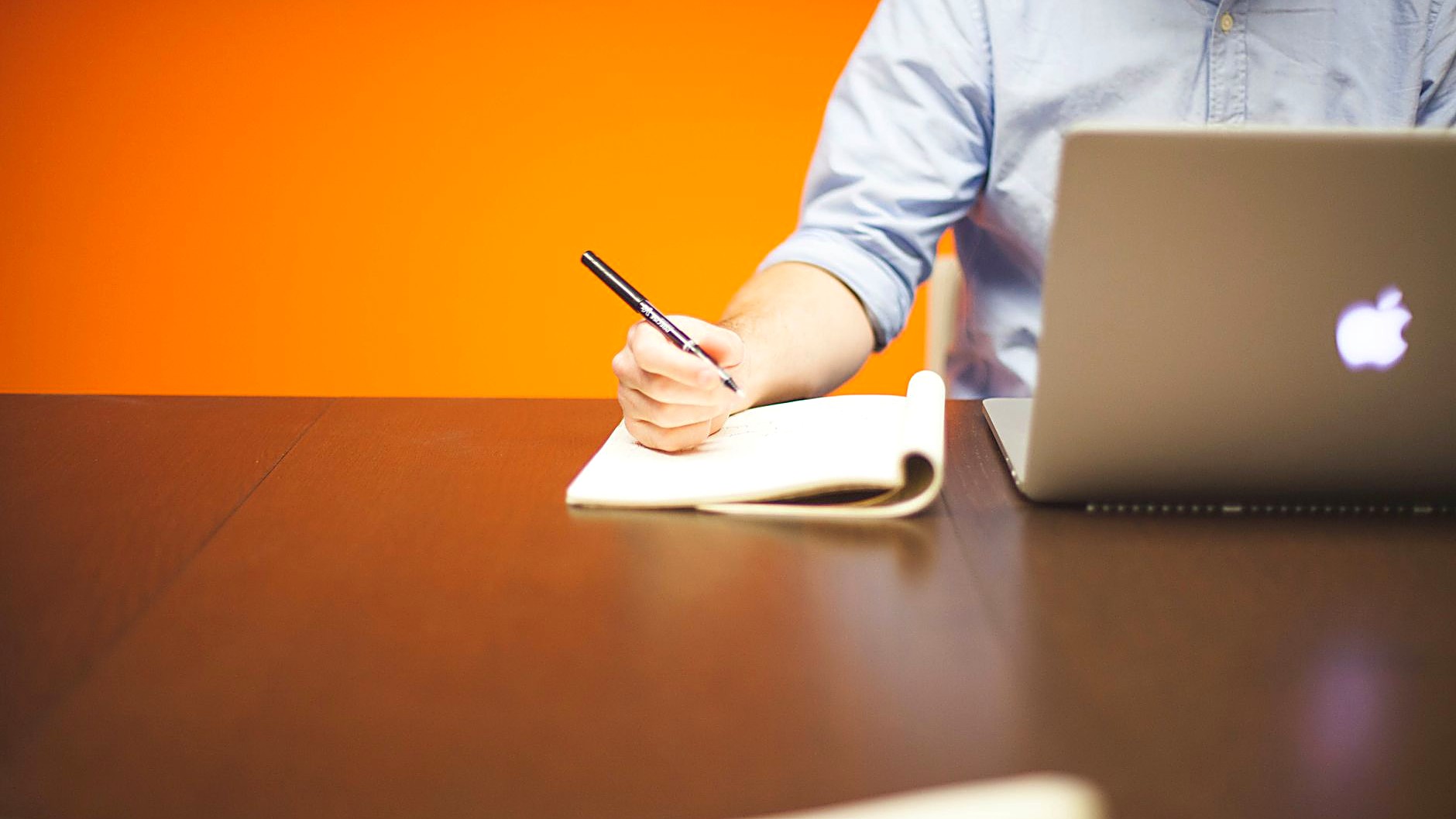 Practical daily steps to improve English grammar for non-native speakers at work. Simple tips that work.