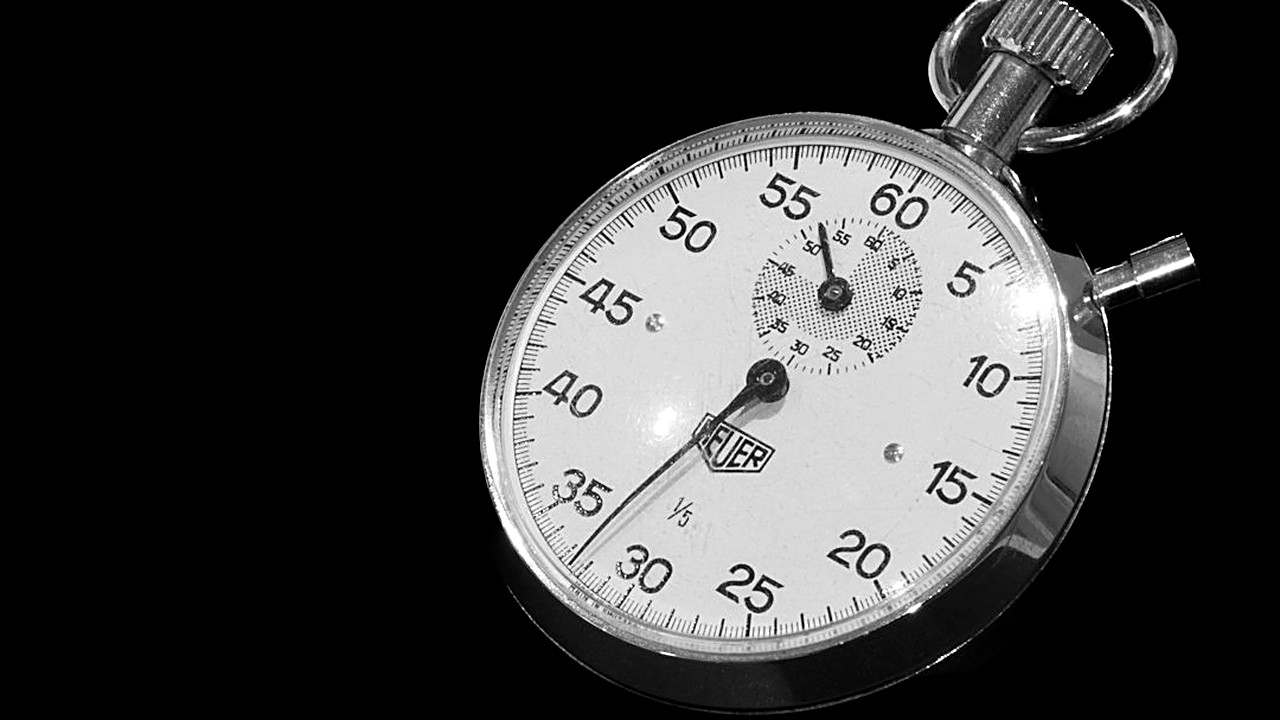 Never run out of words in IELTS Speaking Part 2. Use this 4-step story plan, a 60-second note method, and a full Band…